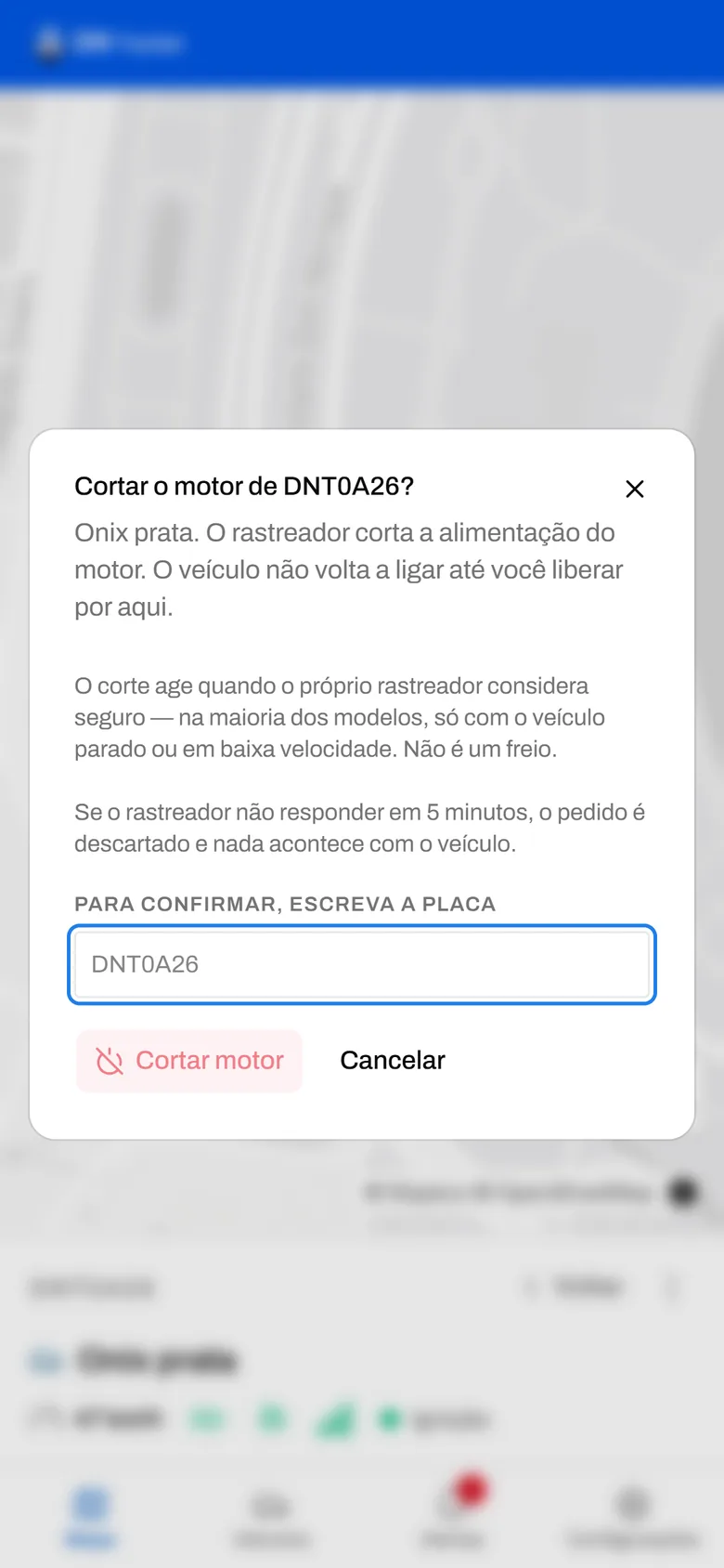 Tela de confirmação do bloqueio: para cortar o motor, o app pede que você escreva a placa do veículo.